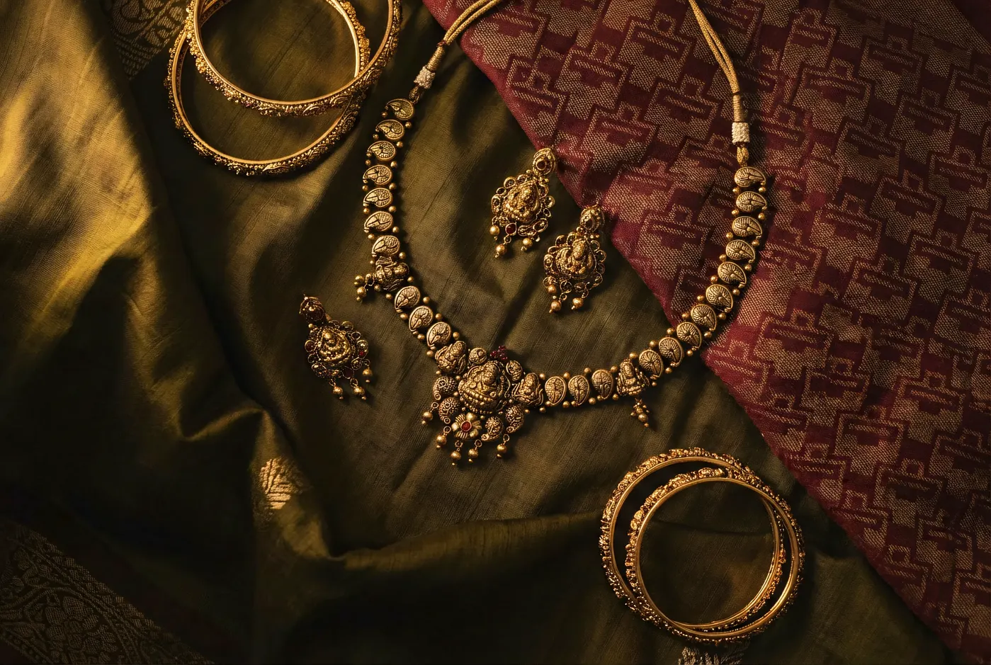 Complete Lakshmi Haar bridal set on silk